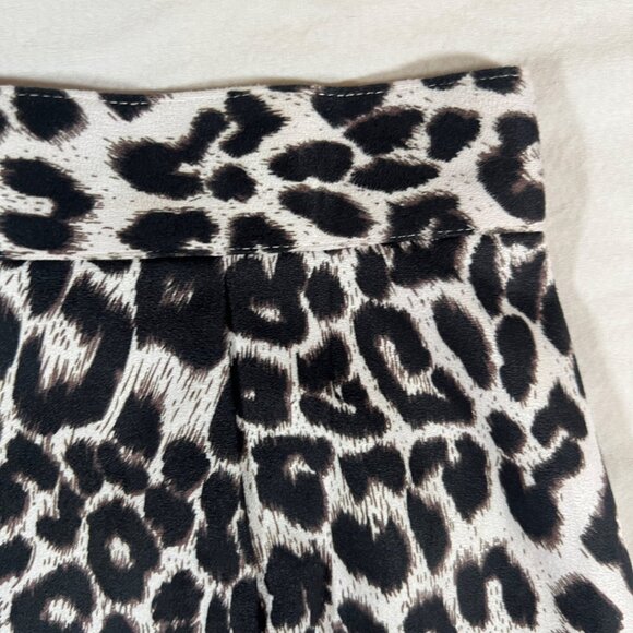 Leopard Print Mini Skirt SZ Small Soft Back Zipper Closure - Picture 4 of 7